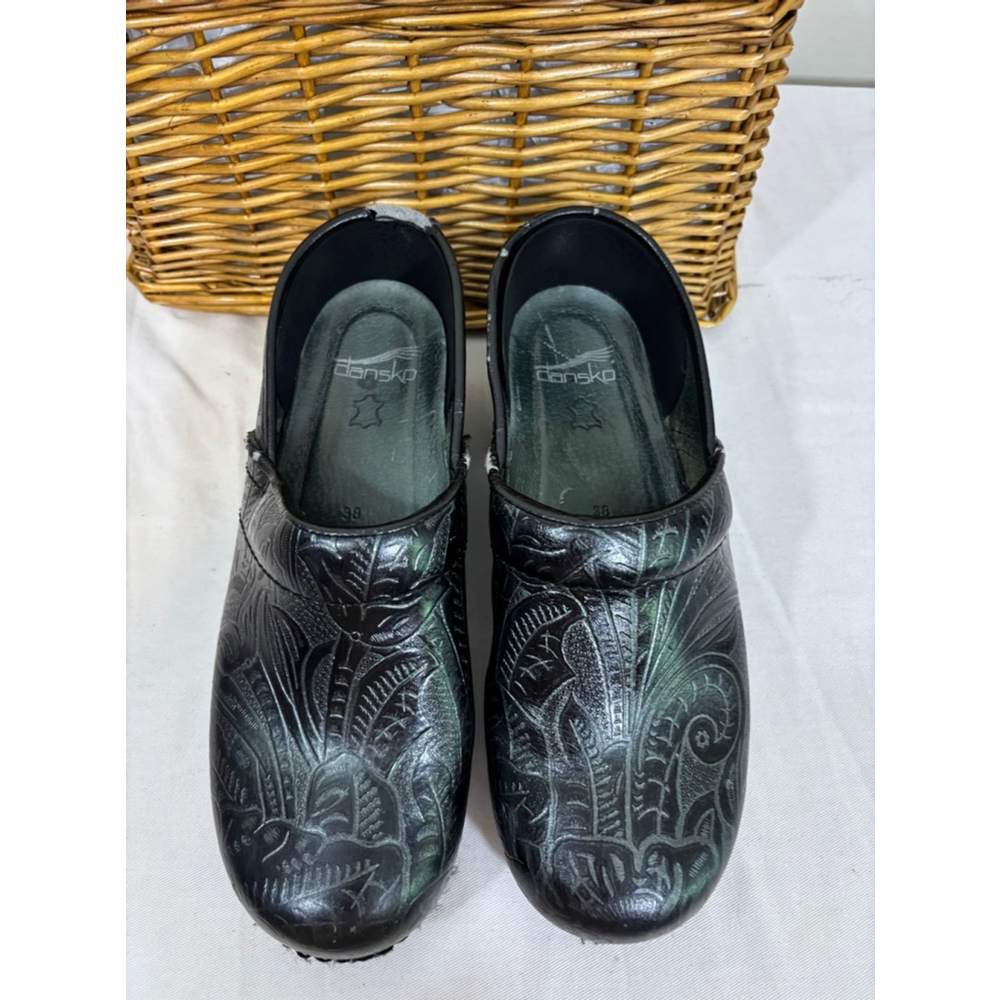 Women's Dansko Clogs Size 38 Black